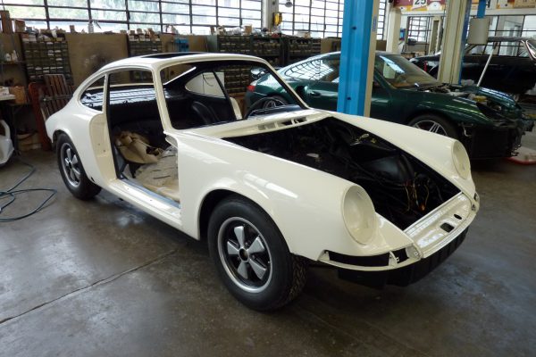 Porsche-911-2.0-S-1969-25
